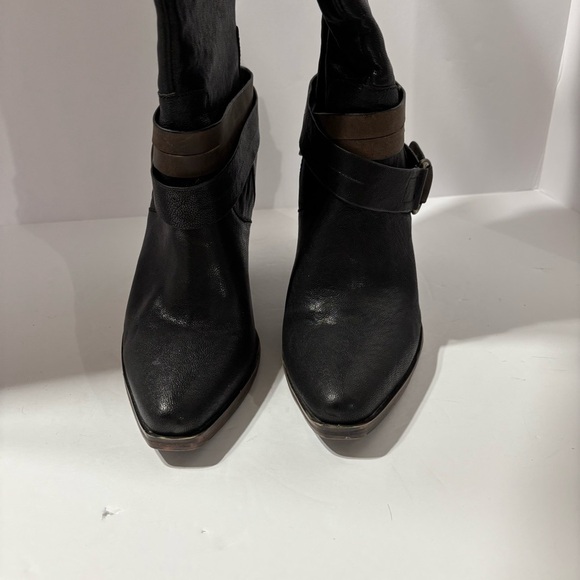 Steve Madden Z32127*
Rockiie Women's Black Leather Boot Size 8B - Picture 6 of 8